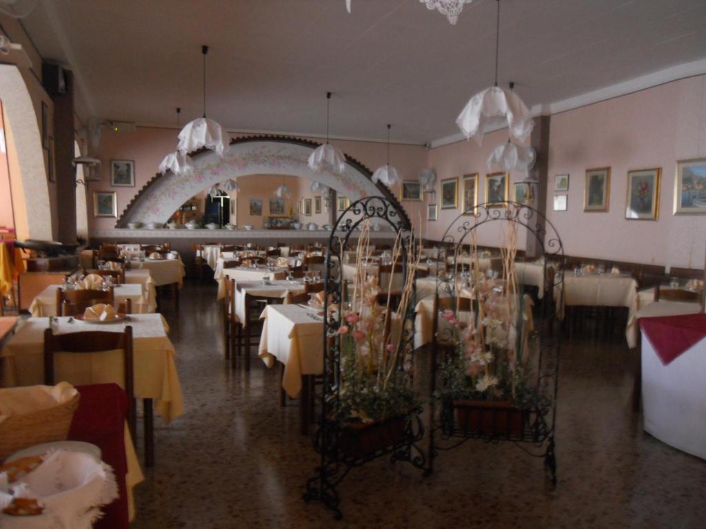 Albergo Giardino Toscolano Maderno Buitenkant foto