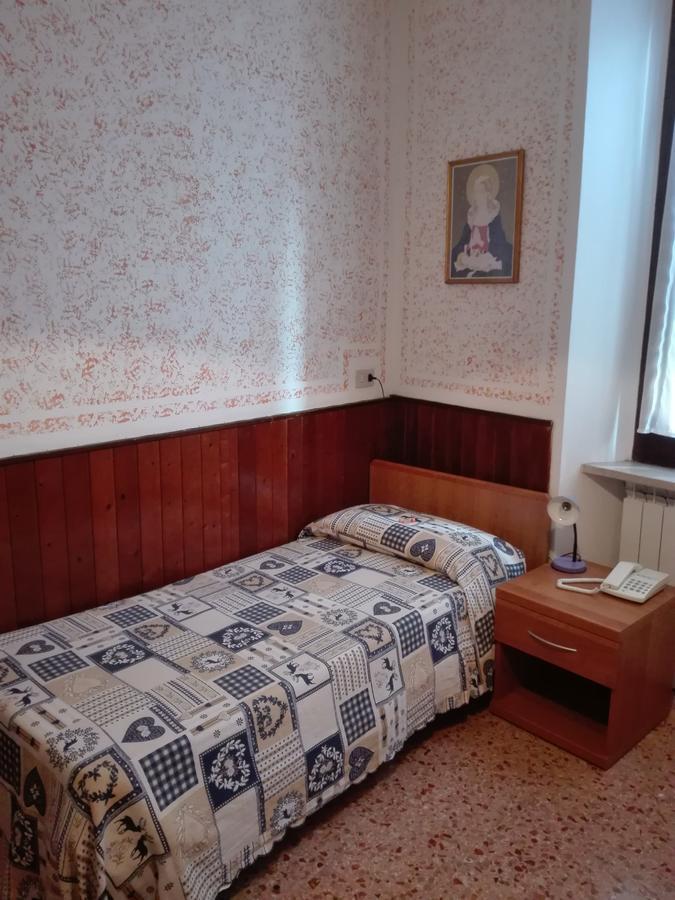 Albergo Giardino Toscolano Maderno Buitenkant foto