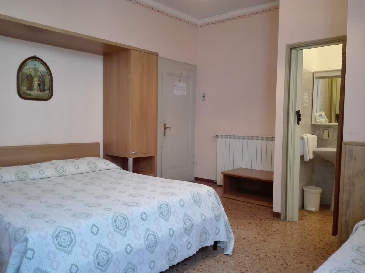 Albergo Giardino Toscolano Maderno Buitenkant foto