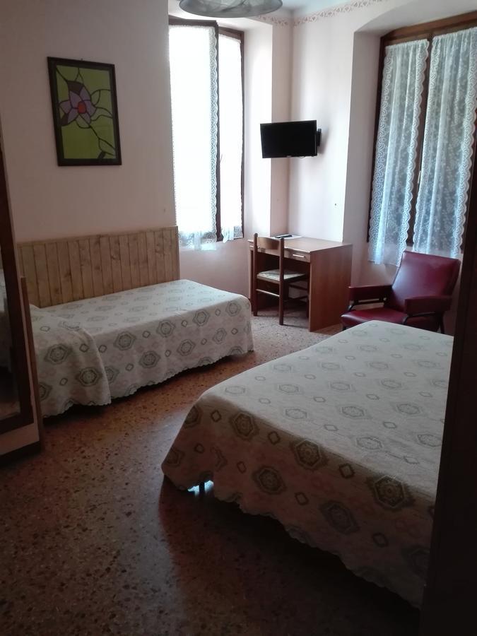 Albergo Giardino Toscolano Maderno Buitenkant foto