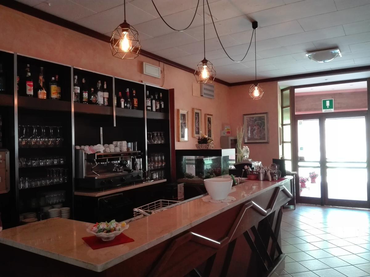 Albergo Giardino Toscolano Maderno Buitenkant foto