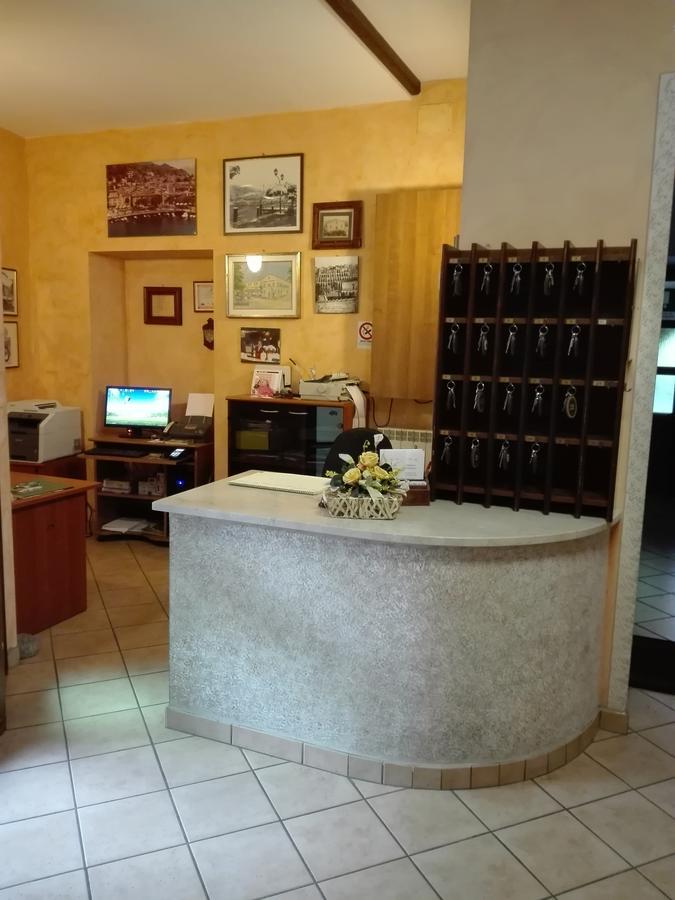 Albergo Giardino Toscolano Maderno Buitenkant foto