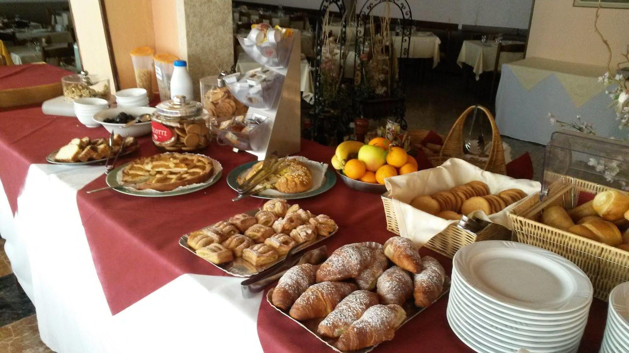 Albergo Giardino Toscolano Maderno Buitenkant foto
